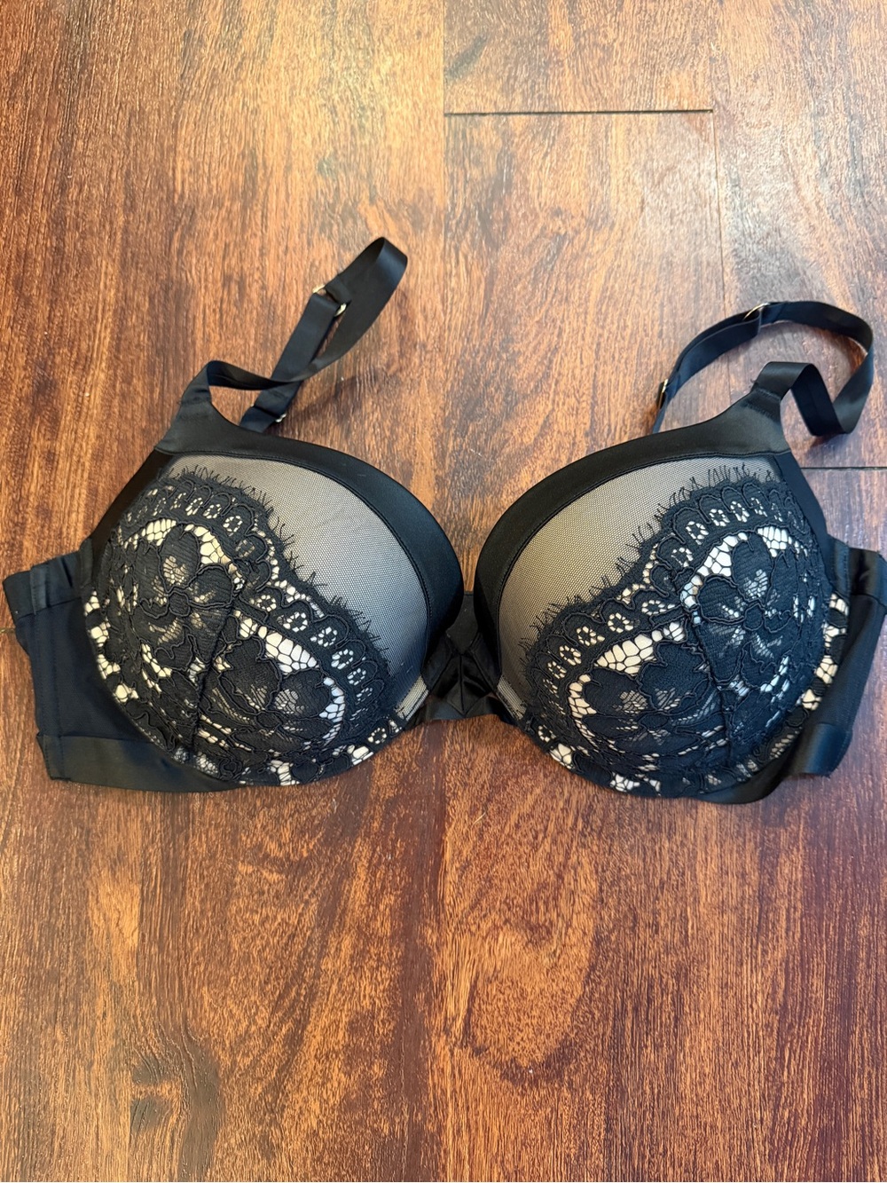 Victorias Secret Very Sexy Black Lace Push-Up Bra 40D